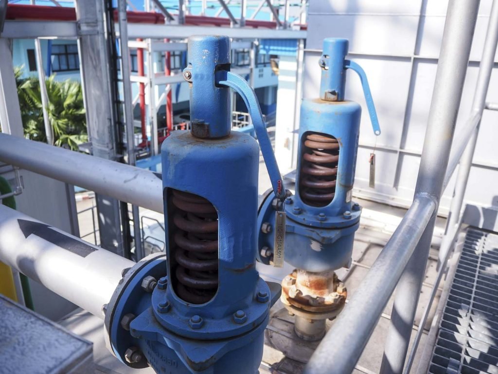 PSV pop test bench showing set pressure and seat tightness results for certification.